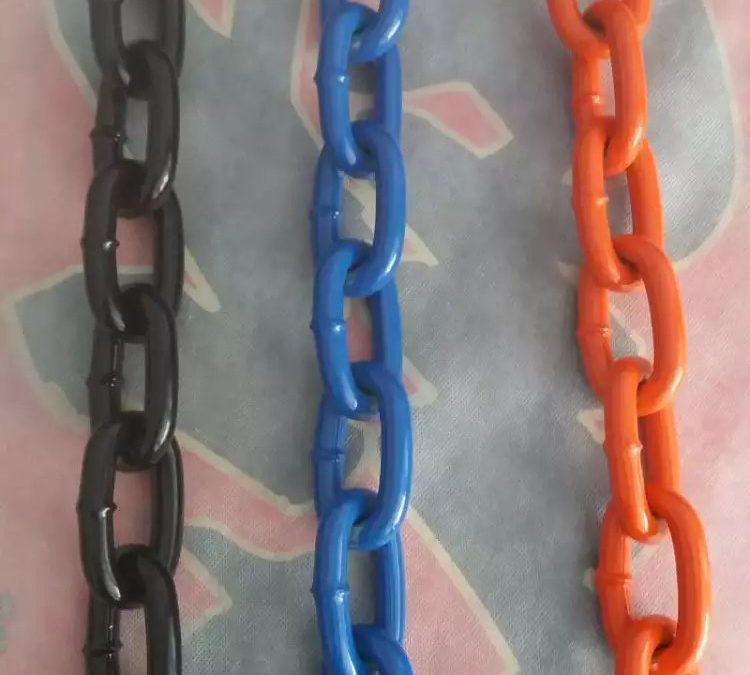 Spray paint Chain